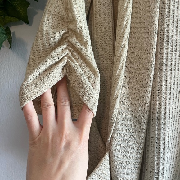 Cute Cardigan💕 - Picture 2 of 4